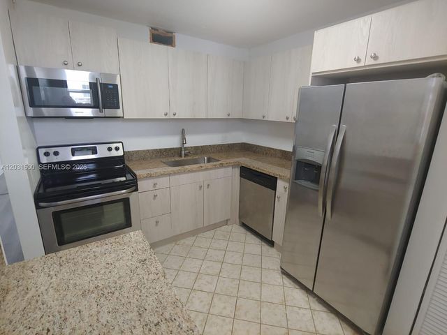 3660 NE 166th St 511, North Miami Beach, FL 33160