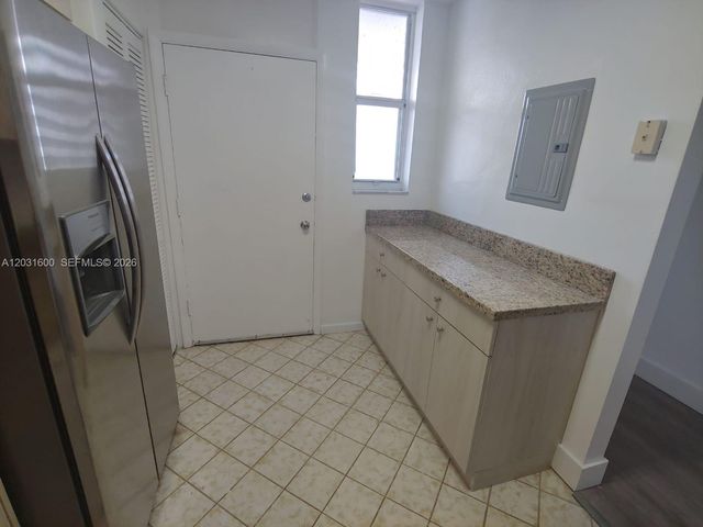 3660 NE 166th St 511, North Miami Beach, FL 33160