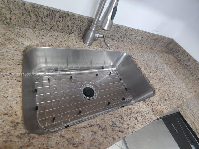 3660 NE 166th St 511, North Miami Beach, FL 33160