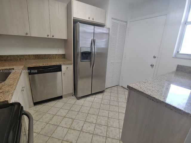 3660 NE 166th St 511, North Miami Beach, FL 33160