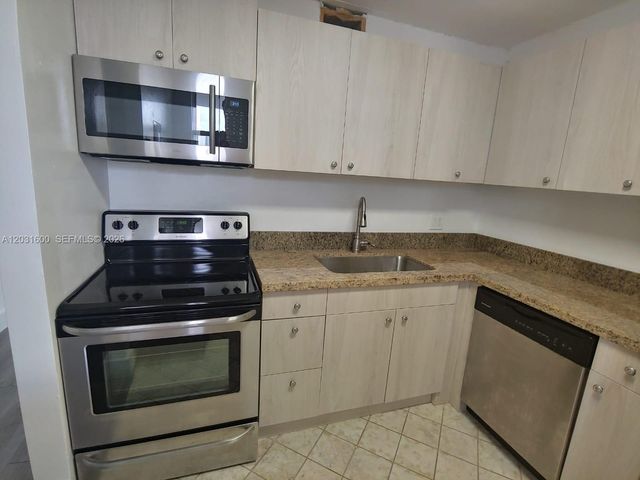 3660 NE 166th St 511, North Miami Beach, FL 33160