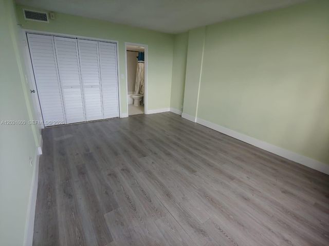 3660 NE 166th St 511, North Miami Beach, FL 33160