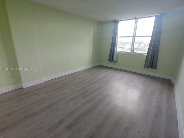 3660 NE 166th St 511, North Miami Beach, FL 33160