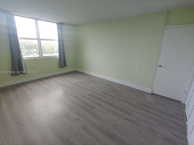 3660 NE 166th St 511, North Miami Beach, FL 33160