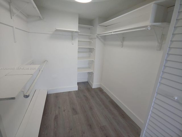 3660 NE 166th St 511, North Miami Beach, FL 33160