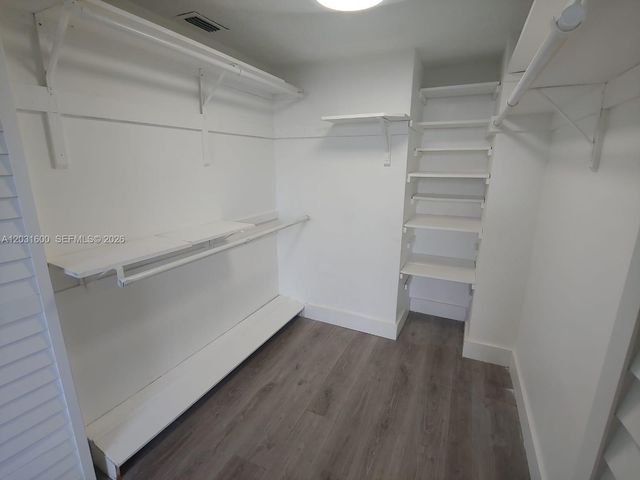 3660 NE 166th St 511, North Miami Beach, FL 33160