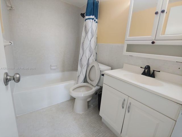3660 NE 166th St 511, North Miami Beach, FL 33160