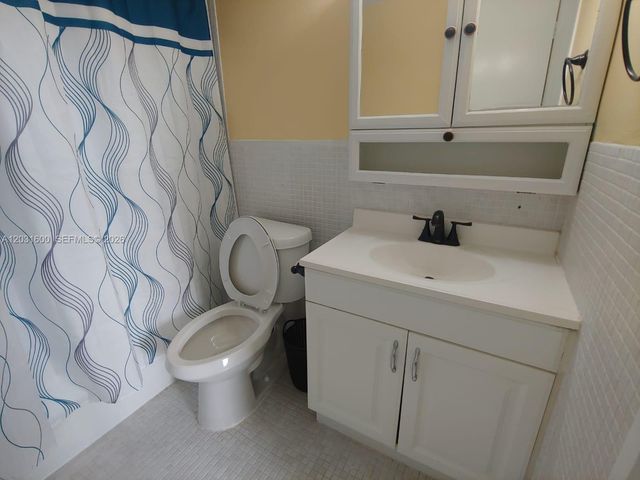 3660 NE 166th St 511, North Miami Beach, FL 33160