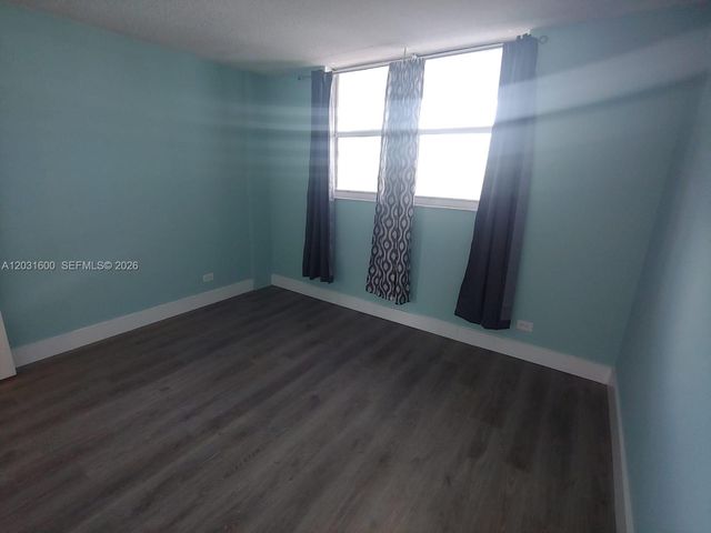 3660 NE 166th St 511, North Miami Beach, FL 33160