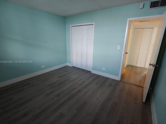 3660 NE 166th St 511, North Miami Beach, FL 33160