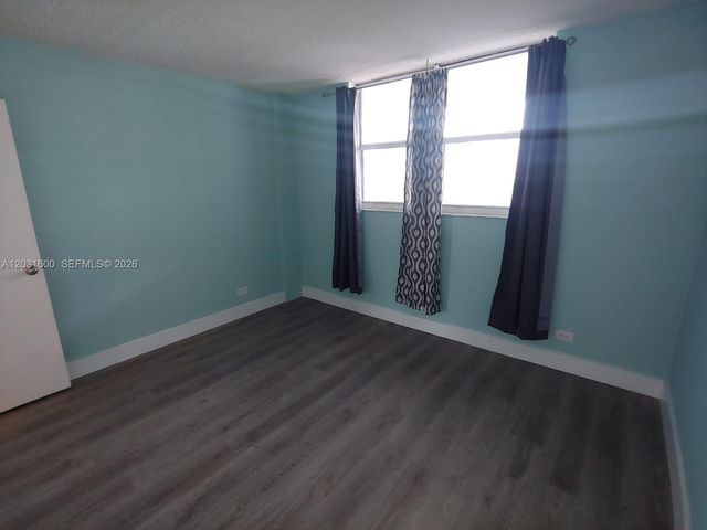 3660 NE 166th St 511, North Miami Beach, FL 33160