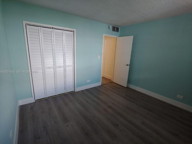 3660 NE 166th St 511, North Miami Beach, FL 33160