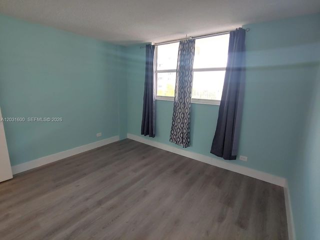 3660 NE 166th St 511, North Miami Beach, FL 33160