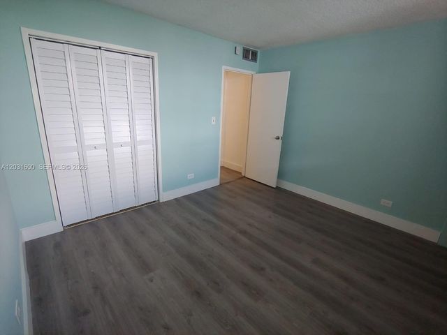 3660 NE 166th St 511, North Miami Beach, FL 33160