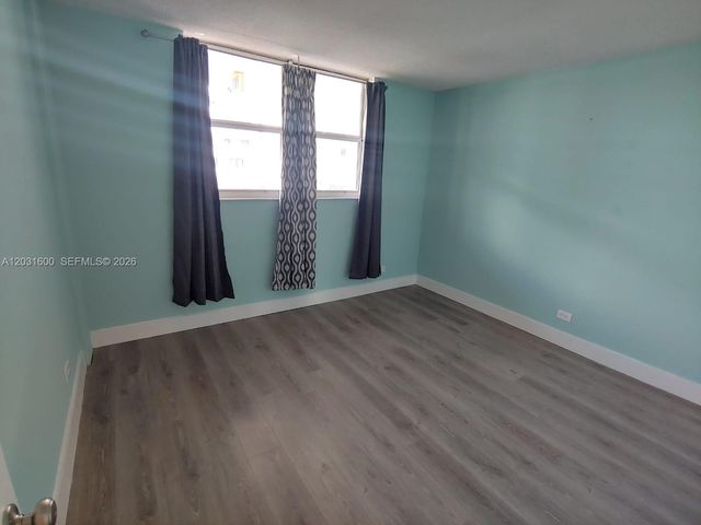 3660 NE 166th St 511, North Miami Beach, FL 33160