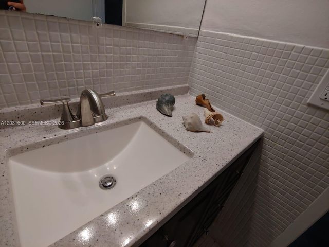 3660 NE 166th St 511, North Miami Beach, FL 33160