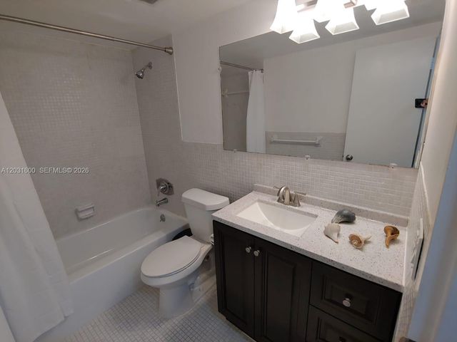 3660 NE 166th St 511, North Miami Beach, FL 33160