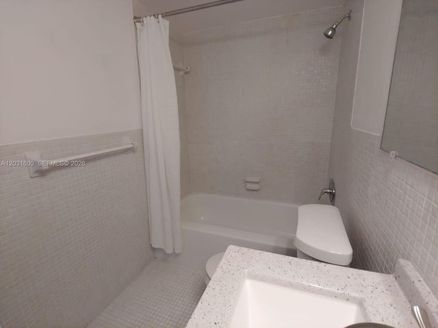 3660 NE 166th St 511, North Miami Beach, FL 33160
