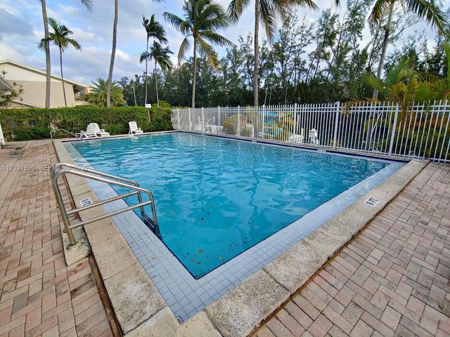 3660 NE 166th St 511, North Miami Beach, FL 33160
