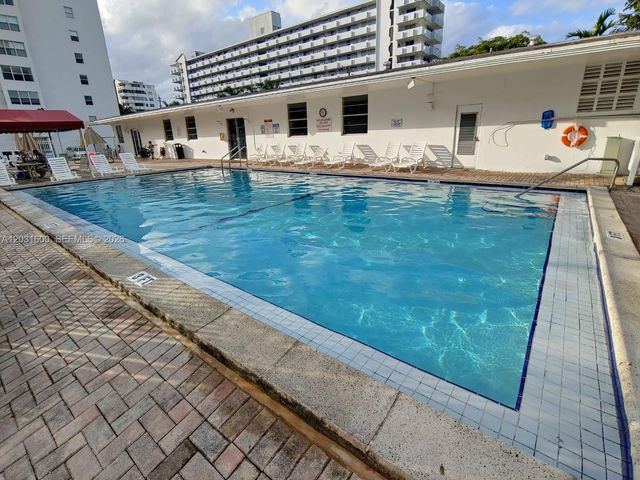 3660 NE 166th St 511, North Miami Beach, FL 33160