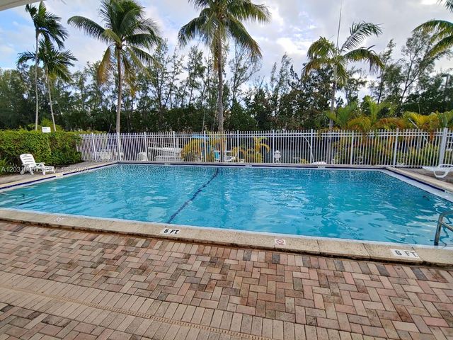3660 NE 166th St 511, North Miami Beach, FL 33160