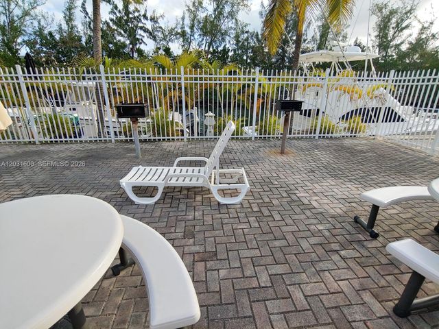 3660 NE 166th St 511, North Miami Beach, FL 33160