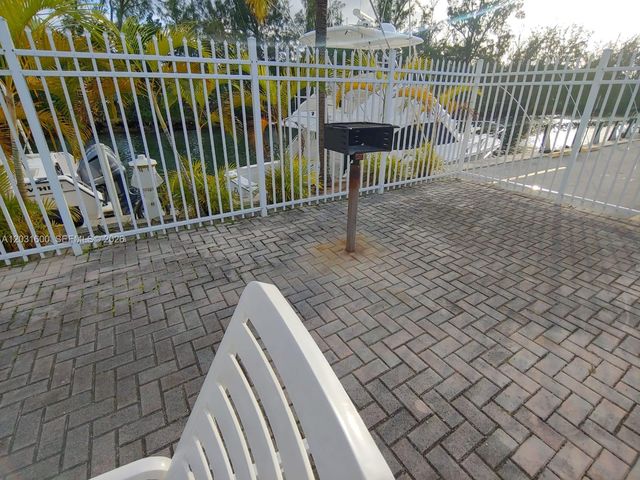 3660 NE 166th St 511, North Miami Beach, FL 33160