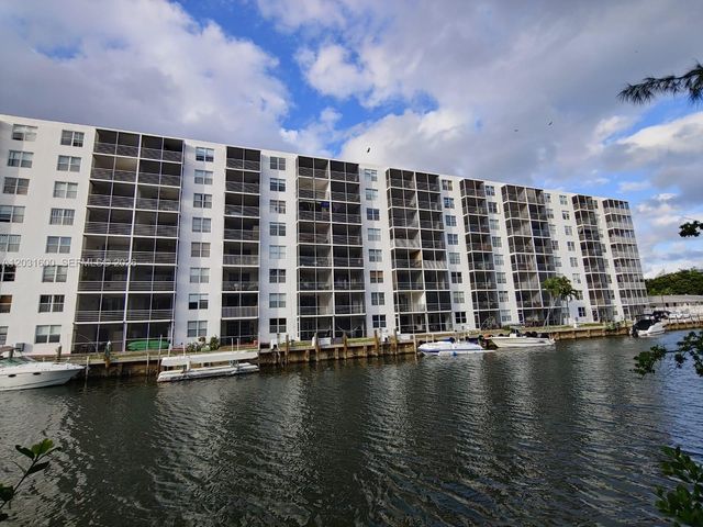 3660 NE 166th St 511, North Miami Beach, FL 33160