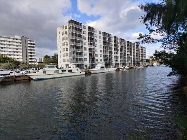 3660 NE 166th St 511, North Miami Beach, FL 33160