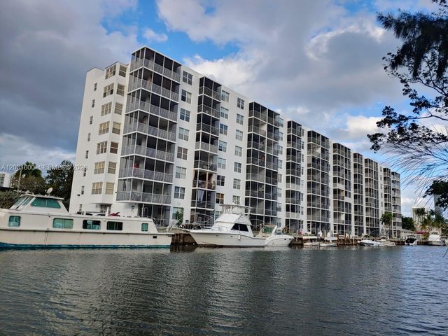 3660 NE 166th St 511, North Miami Beach, FL 33160