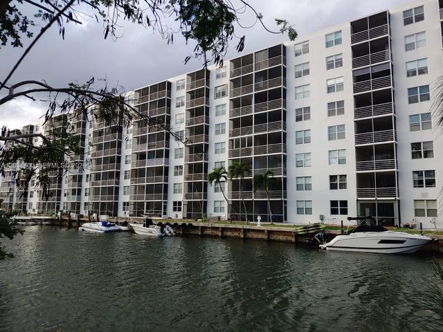 3660 NE 166th St 511, North Miami Beach, FL 33160