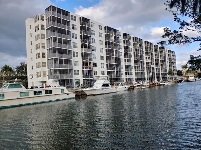 3660 NE 166th St 511, North Miami Beach, FL 33160