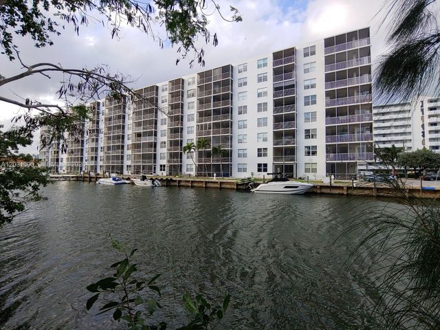 3660 NE 166th St 511, North Miami Beach, FL 33160