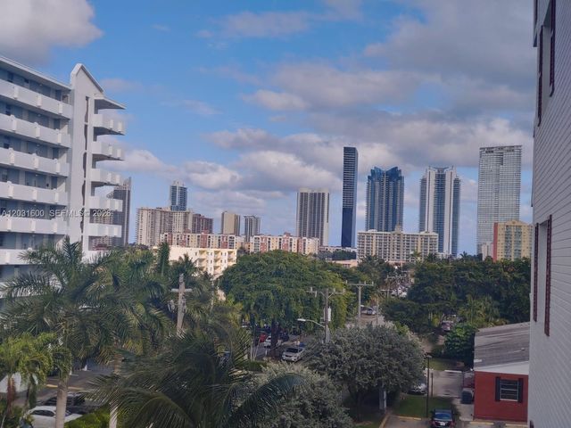 3660 NE 166th St 511, North Miami Beach, FL 33160