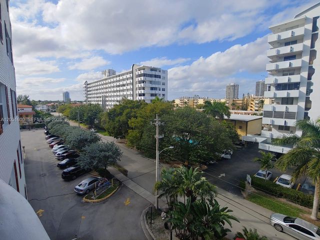3660 NE 166th St 511, North Miami Beach, FL 33160