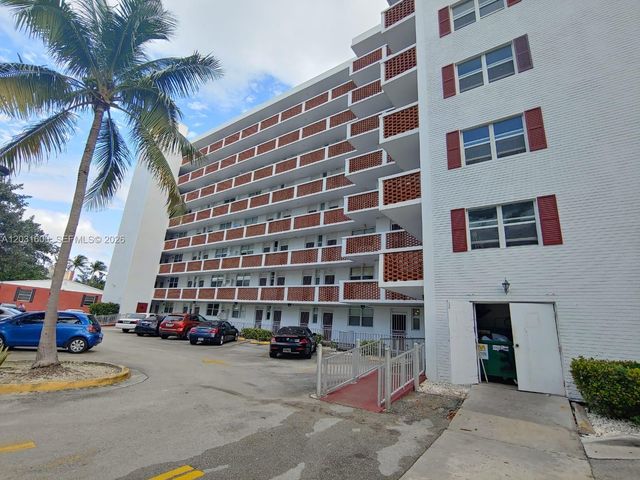 3660 NE 166th St 511, North Miami Beach, FL 33160