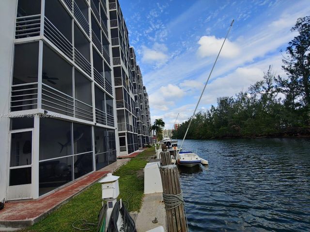 3660 NE 166th St 511, North Miami Beach, FL 33160