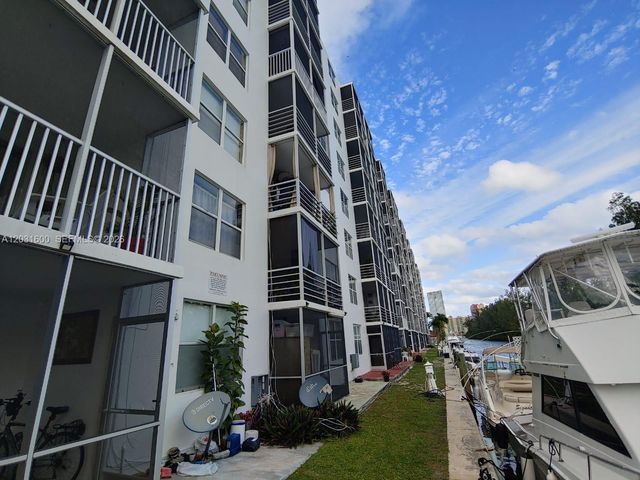 3660 NE 166th St 511, North Miami Beach, FL 33160