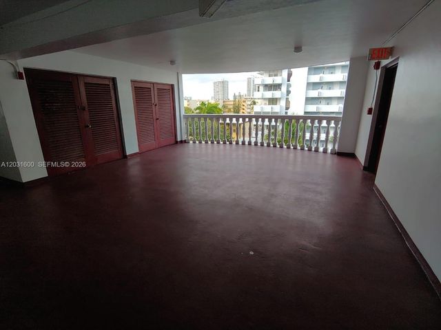 3660 NE 166th St 511, North Miami Beach, FL 33160