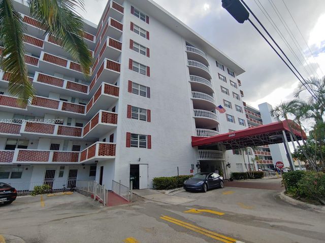 3660 NE 166th St 511, North Miami Beach, FL 33160