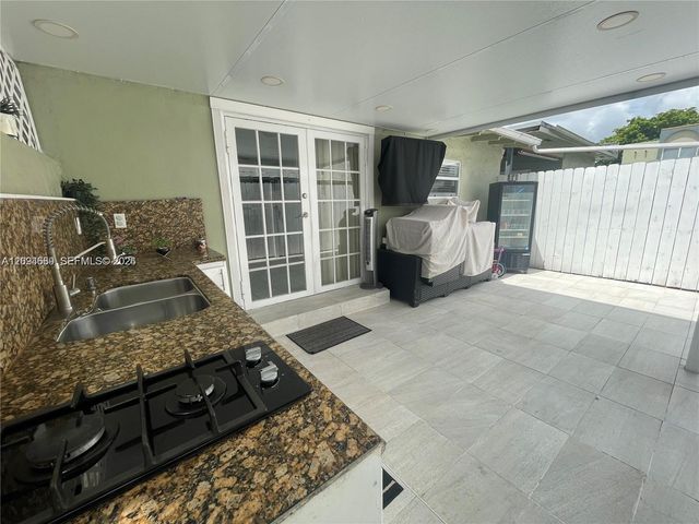 961 W 37th Terrace 30, Hialeah, FL 33012
