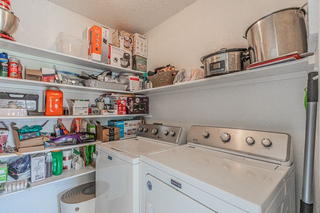 300 Creek Point Lane, Arlington, TX 76002