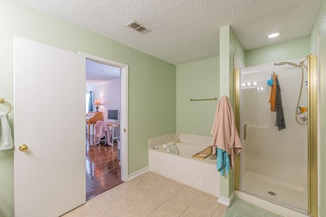 300 Creek Point Lane, Arlington, TX 76002