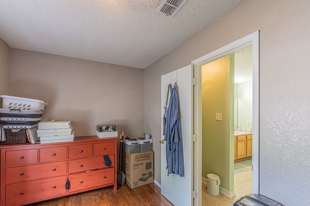 300 Creek Point Lane, Arlington, TX 76002