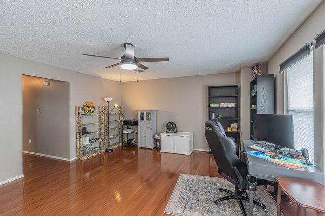 300 Creek Point Lane, Arlington, TX 76002