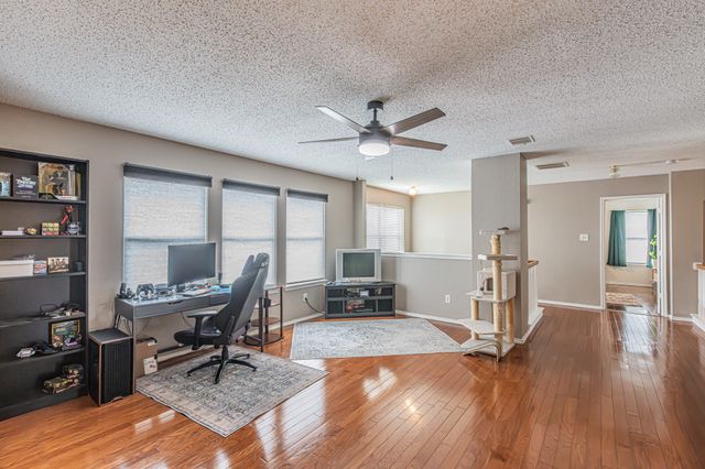 300 Creek Point Lane, Arlington, TX 76002