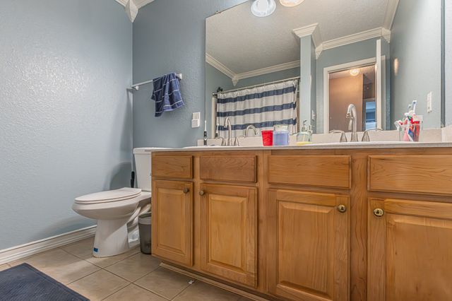 300 Creek Point Lane, Arlington, TX 76002