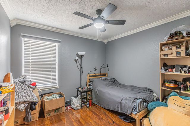 300 Creek Point Lane, Arlington, TX 76002