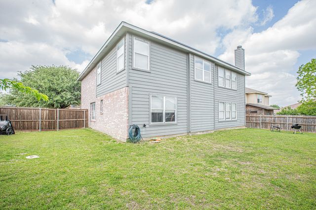 300 Creek Point Lane, Arlington, TX 76002