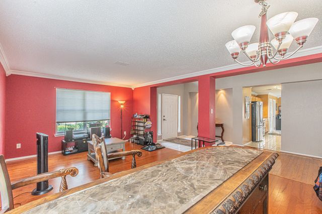 300 Creek Point Lane, Arlington, TX 76002